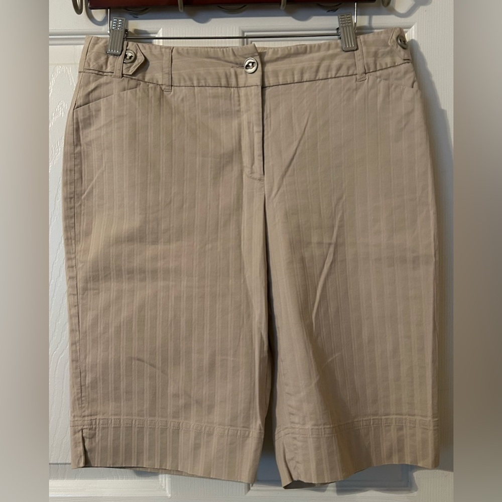 Women’s shorts! - Picture 2 of 3